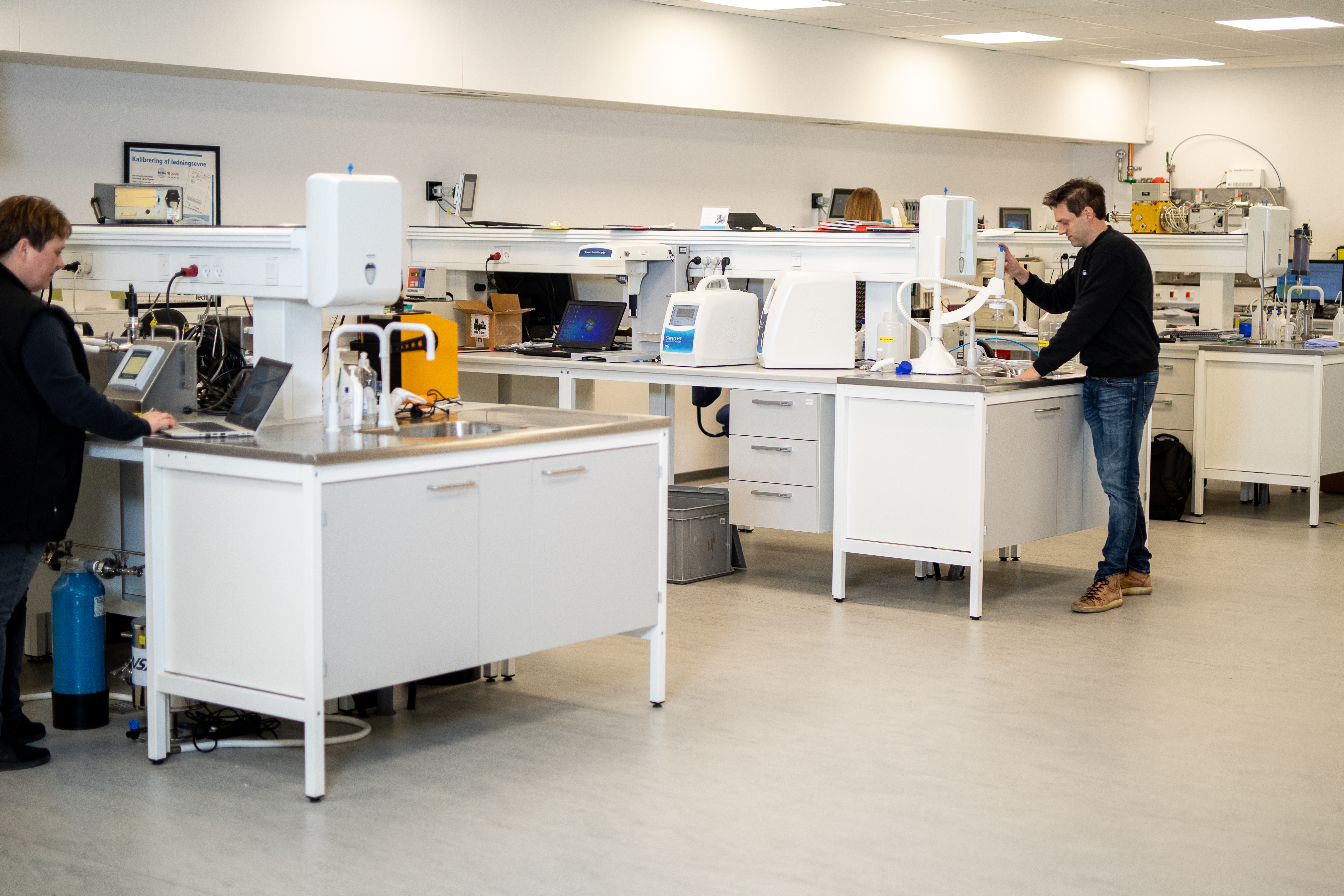 Kalibreringsteknikere i Insatechs kalibreringslaboratorie